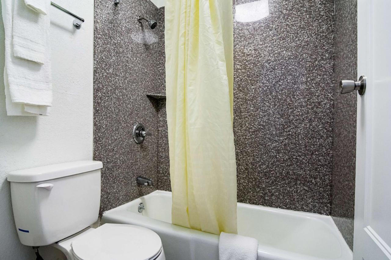 Econo Lodge 阿什伯勒 外观 照片