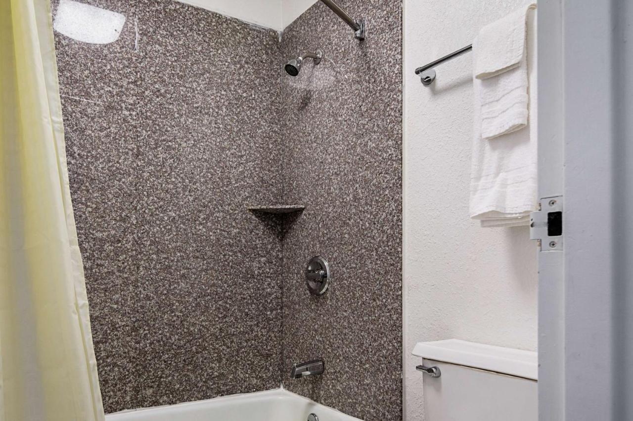 Econo Lodge 阿什伯勒 外观 照片